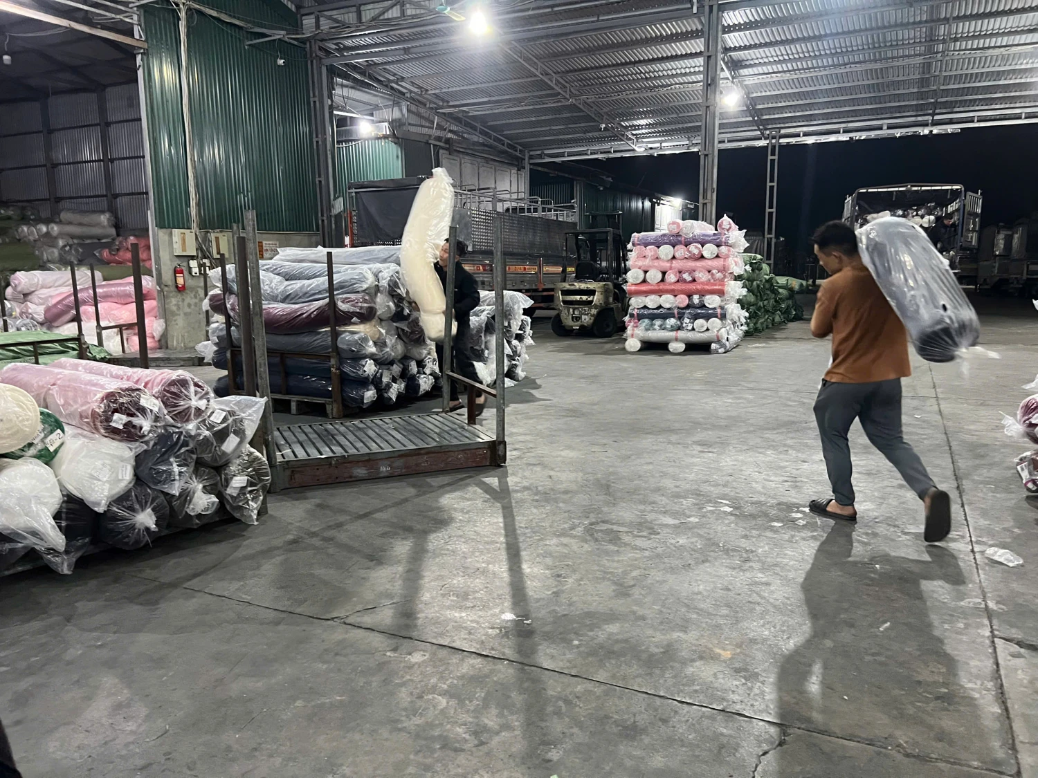 Xưởng nhỏ có nên tự nhập vải Trung Quốc?